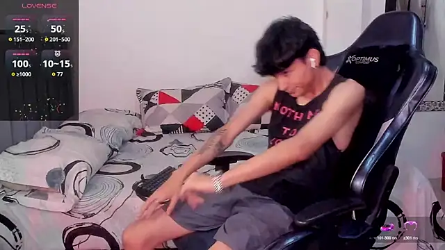 Snapshot of cute_diego_ chatting on October 18, 10:54 pm cute diego online show from October 18, 10:54 pm