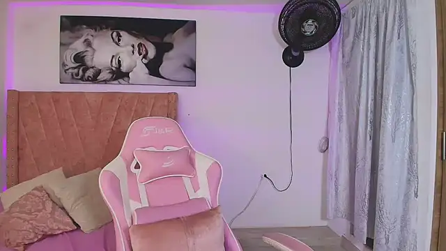 Snapshot of RachelStein chatting on March 27, 5:57 am RachelStein online show from March 27, 5:57 am