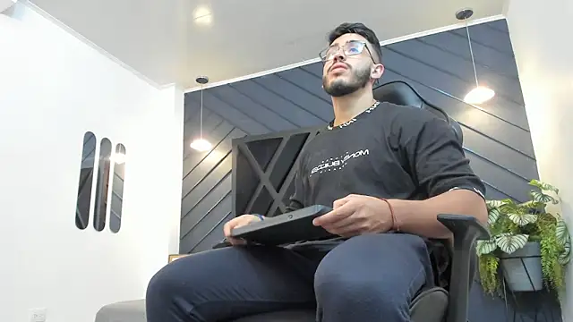 Liam Kleiin online show from September 29, 11:26 am