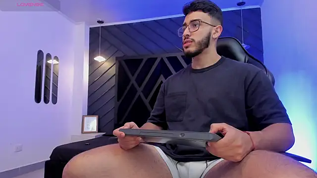 Liam Kleiin online show from November 30, 1:48 pm