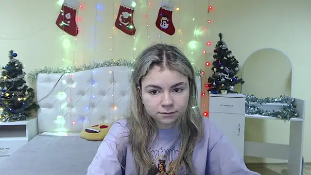 Snapshot of TinaRedly chatting on December 13, 12:39 pm TinaRedly online show from December 13, 12:39 pm