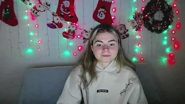 Snapshot of TinaRedly chatting on December 14, 6:41 pm TinaRedly online show from December 14, 6:41 pm