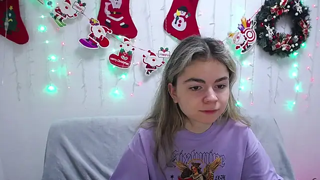 Snapshot of TinaRedly chatting on December 17, 10:43 pm TinaRedly online show from December 17, 10:43 pm