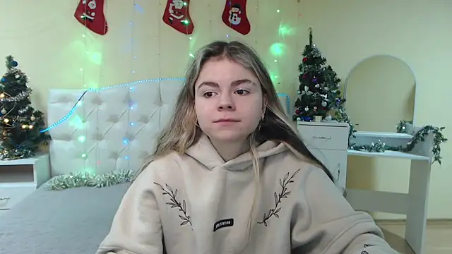 Snapshot of TinaRedly chatting on December 21, 6:30 am TinaRedly online show from December 21, 6:30 am