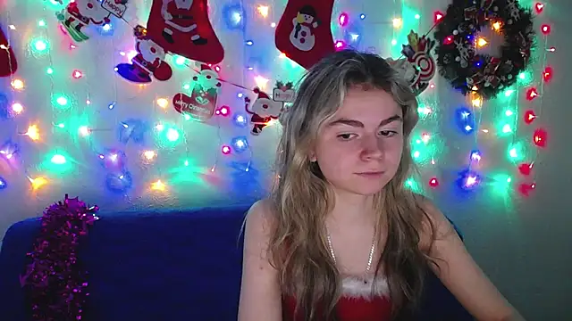 Snapshot of TinaRedly chatting on December 25, 9:34 am TinaRedly online show from December 25, 9:34 am