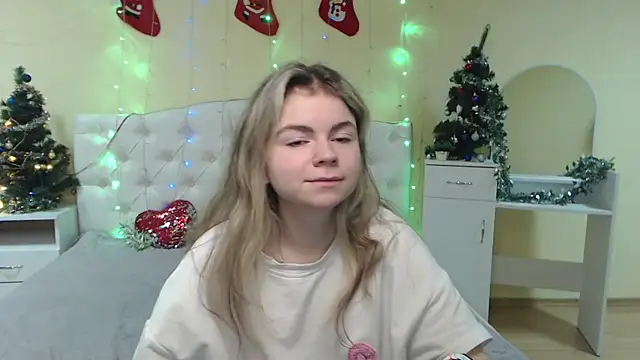 Snapshot of TinaRedly chatting on December 28, 10:47 am TinaRedly online show from December 28, 10:47 am
