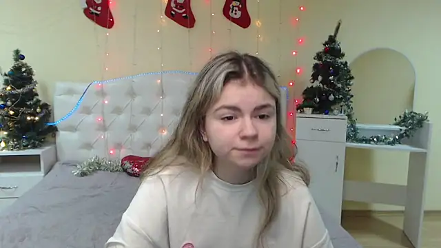 Snapshot of TinaRedly chatting on December 28, 2:42 pm TinaRedly online show from December 28, 2:42 pm