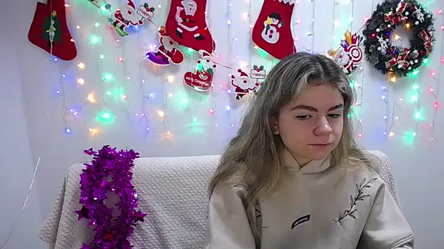 Snapshot of TinaRedly chatting on December 29, 6:35 am TinaRedly online show from December 29, 6:35 am
