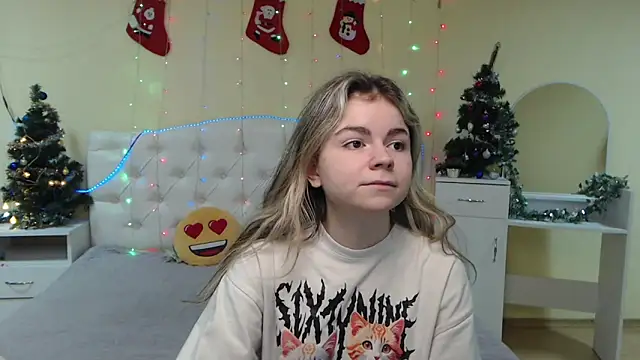 Snapshot of TinaRedly chatting on January 5, 2:08 pm TinaRedly online show from January 5, 2:08 pm
