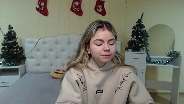 Snapshot of TinaRedly chatting on January 6, 6:47 am TinaRedly online show from January 6, 6:47 am