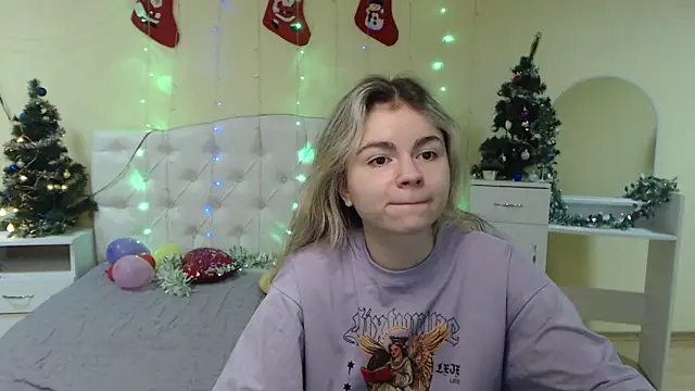 Snapshot of TinaRedly chatting on January 13, 4:18 am TinaRedly online show from January 13, 4:18 am