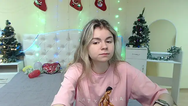 Snapshot of TinaRedly chatting on January 13, 9:42 pm TinaRedly online show from January 13, 9:42 pm