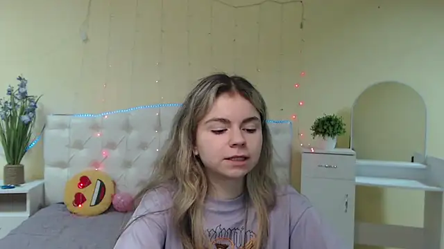 Snapshot of TinaRedly chatting on January 15, 9:41 pm TinaRedly online show from January 15, 9:41 pm