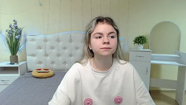 Snapshot of TinaRedly chatting on January 19, 2:28 pm TinaRedly online show from January 19, 2:28 pm