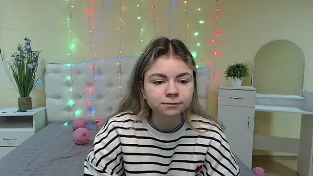 Snapshot of TinaRedly chatting on January 23, 6:49 am TinaRedly online show from January 23, 6:49 am