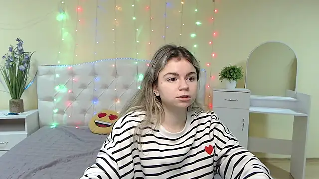 Snapshot of TinaRedly chatting on January 28, 4:08 am TinaRedly online show from January 28, 4:08 am