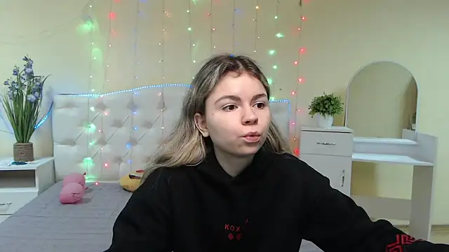 Snapshot of TinaRedly chatting on January 28, 6:28 pm TinaRedly online show from January 28, 6:28 pm