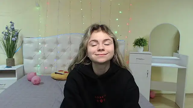 Snapshot of TinaRedly chatting on January 29, 4:05 am TinaRedly online show from January 29, 4:05 am