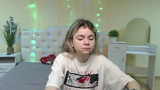 Snapshot of TinaRedly chatting on February 2, 4:54 pm TinaRedly online show from February 2, 4:54 pm
