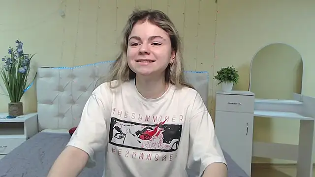 Snapshot of TinaRedly chatting on February 3, 9:29 pm TinaRedly online show from February 3, 9:29 pm