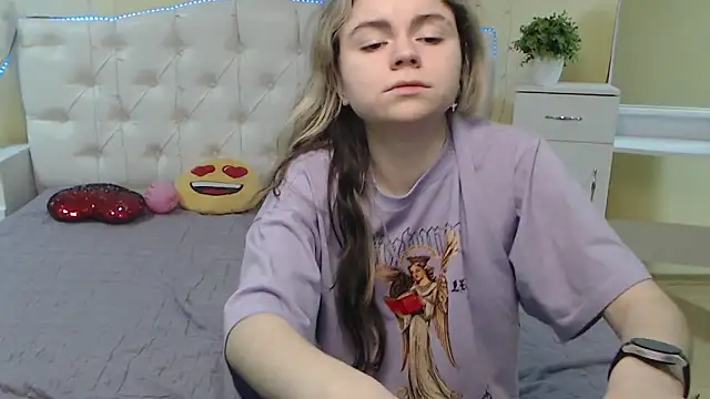 Snapshot of TinaRedly chatting on February 5, 4:36 pm TinaRedly online show from February 5, 4:36 pm