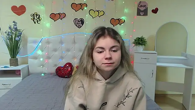 Snapshot of TinaRedly chatting on February 15, 7:06 pm TinaRedly online show from February 15, 7:06 pm