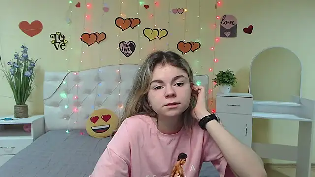Snapshot of TinaRedly chatting on February 16, 1:14 am TinaRedly online show from February 16, 1:14 am
