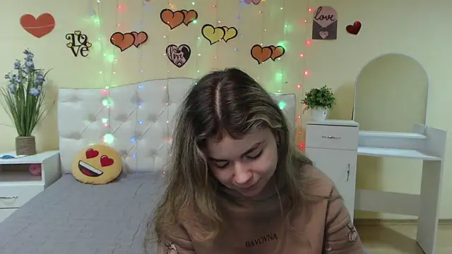 Snapshot of TinaRedly chatting on February 16, 7:05 pm TinaRedly online show from February 16, 7:05 pm