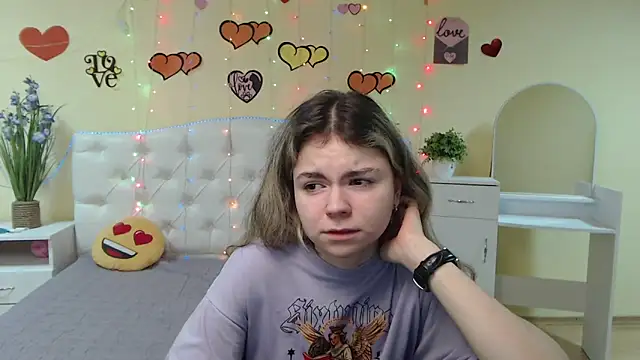 Snapshot of TinaRedly chatting on February 16, 10:10 pm TinaRedly online show from February 16, 10:10 pm