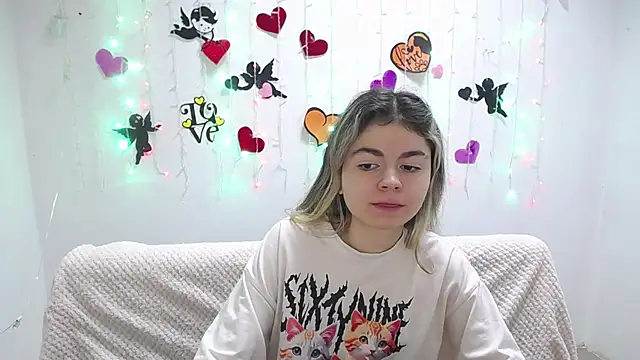 Snapshot of TinaRedly chatting on February 23, 6:17 am TinaRedly online show from February 23, 6:17 am