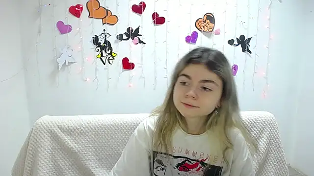 Snapshot of TinaRedly chatting on February 28, 9:44 pm TinaRedly online show from February 28, 9:44 pm