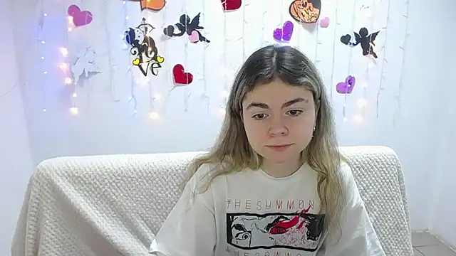 Snapshot of TinaRedly chatting on March 1, 1:32 am TinaRedly online show from March 1, 1:32 am