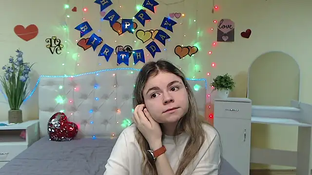 Snapshot of TinaRedly chatting on March 2, 9:43 pm TinaRedly online show from March 2, 9:43 pm