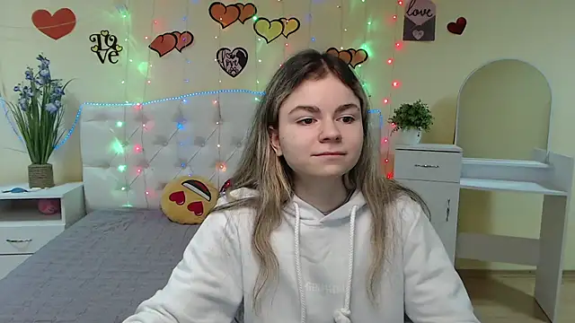 Snapshot of TinaRedly chatting on March 3, 6:22 pm TinaRedly online show from March 3, 6:22 pm
