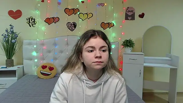 Snapshot of TinaRedly chatting on March 5, 6:34 pm TinaRedly online show from March 5, 6:34 pm