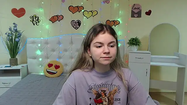 Snapshot of TinaRedly chatting on March 11, 2:07 pm TinaRedly online show from March 11, 2:07 pm