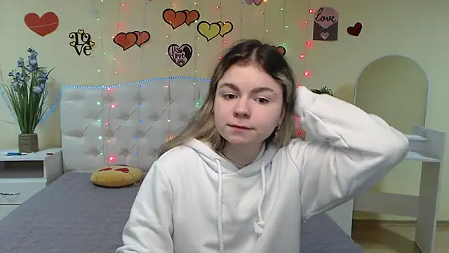 Snapshot of TinaRedly chatting on March 12, 6:33 pm TinaRedly online show from March 12, 6:33 pm