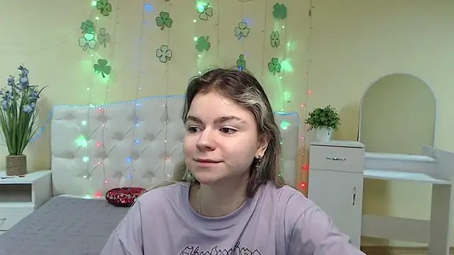 Snapshot of TinaRedly chatting on March 15, 4:46 am TinaRedly online show from March 15, 4:46 am