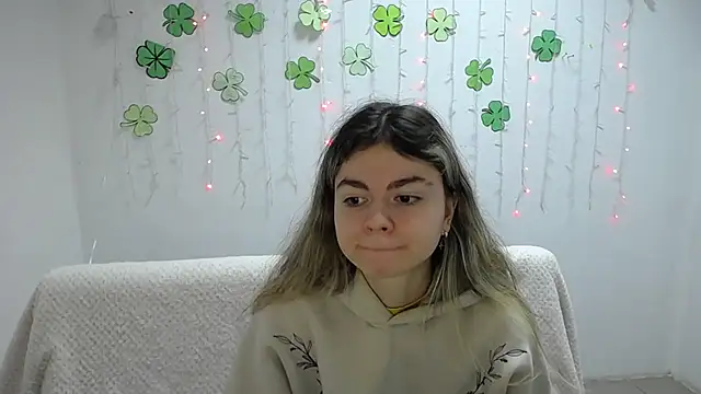Snapshot of TinaRedly chatting on March 16, 6:23 pm TinaRedly online show from March 16, 6:23 pm