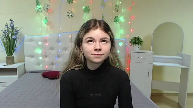 Snapshot of TinaRedly chatting on March 19, 9:27 pm TinaRedly online show from March 19, 9:27 pm