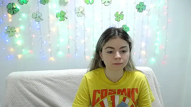 Snapshot of TinaRedly chatting on March 21, 9:34 pm TinaRedly online show from March 21, 9:34 pm