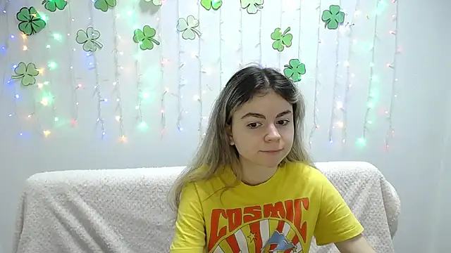 Snapshot of TinaRedly chatting on March 22, 12:39 am TinaRedly online show from March 22, 12:39 am