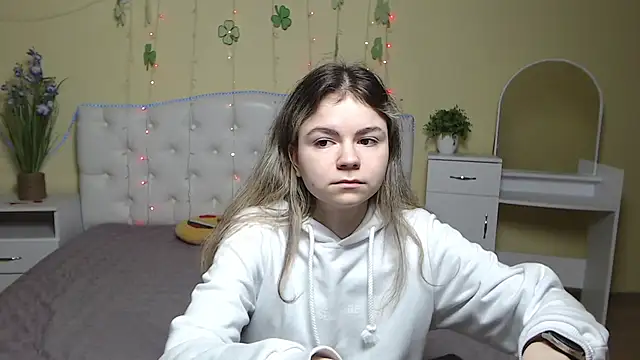 Snapshot of TinaRedly chatting on March 22, 9:10 pm TinaRedly online show from March 22, 9:10 pm
