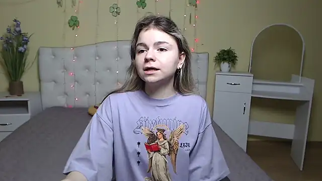 Snapshot of TinaRedly chatting on March 23, 3:54 am TinaRedly online show from March 23, 3:54 am