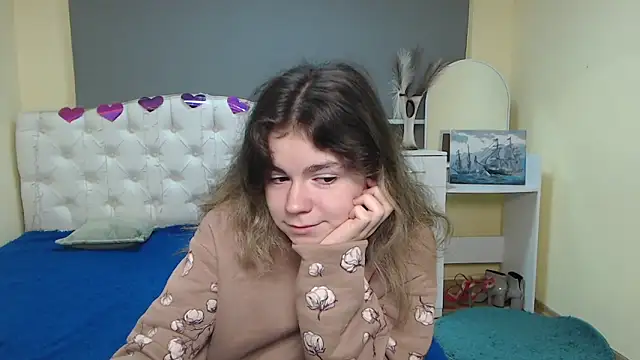 Snapshot of TinaRedly chatting on October 5, 5:50 am TinaRedly online show from October 5, 5:50 am