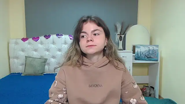 Snapshot of TinaRedly chatting on October 15, 6:35 am TinaRedly online show from October 15, 6:35 am