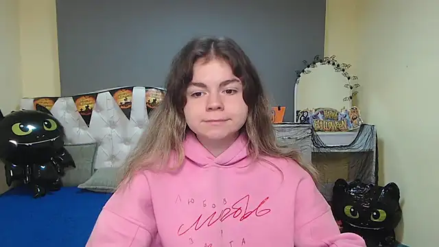 Snapshot of TinaRedly chatting on November 4, 6:45 am TinaRedly online show from November 4, 6:45 am