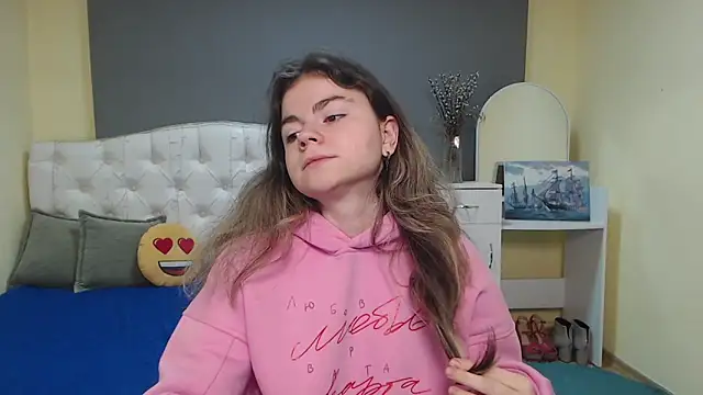 Snapshot of TinaRedly chatting on November 7, 6:46 am TinaRedly online show from November 7, 6:46 am