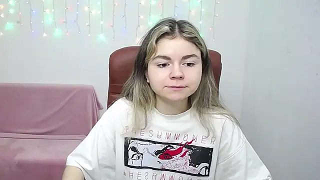 Snapshot of TinaRedly chatting on December 5, 6:48 pm TinaRedly online show from December 5, 6:48 pm