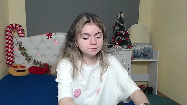 Snapshot of TinaRedly chatting on December 16, 6:35 pm TinaRedly online show from December 16, 6:35 pm